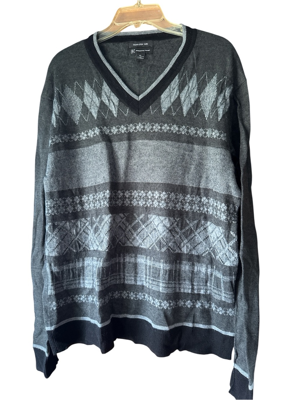 Izod Men's V-Neck Patterned Sweater in Charcoal and Light Gray